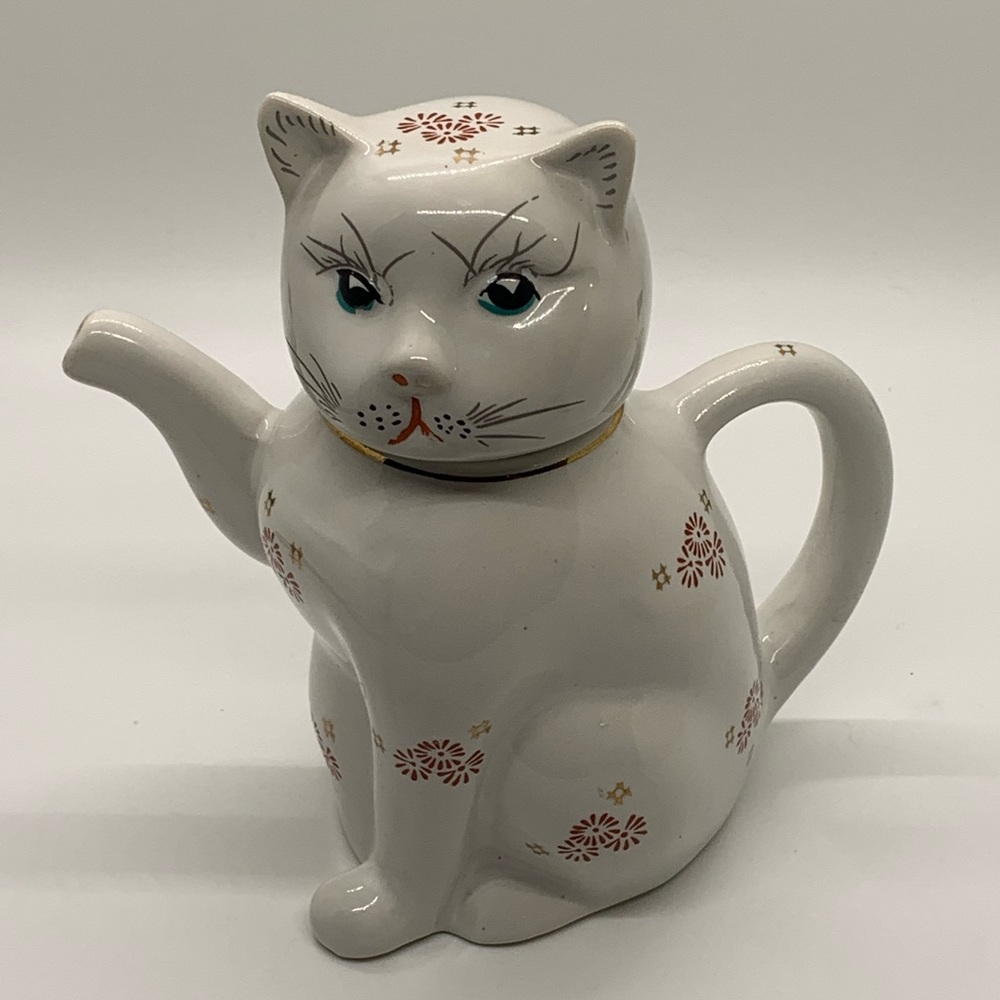Vintage Lucky Cat Chinese Personal Tea Pot or Creamer!